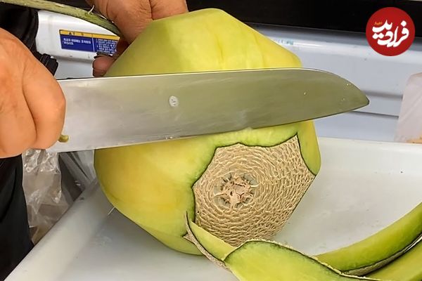ببینید؛ برش زدن میوه به سبک آبمیوه فروش کره ای؛ از آناناس و طالبی تا هندوانه