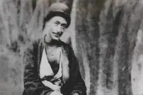 عکس| سفر زمان؛ آرایشگر دوران قاجار در حال تراشیدن موی مشتری