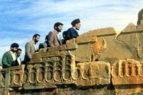 عکس؛ سفر به تاریخ؛ «رهبر انقلاب» در بازدید از «تخت جمشید»؛ سال 1367