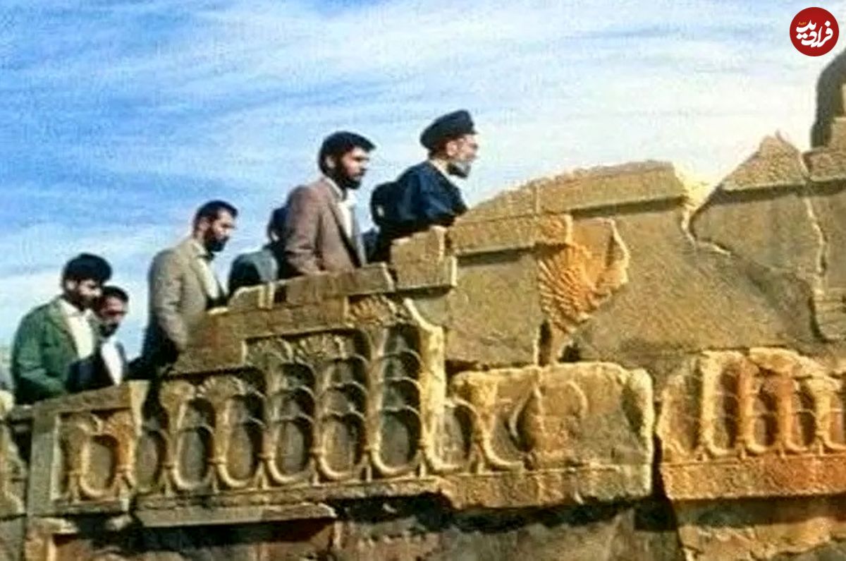 عکس؛ سفر به تاریخ؛ «رهبر انقلاب» در بازدید از «تخت جمشید»؛ سال 1367