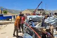(تصاویر) مچاله شدن ماشین‌ها در تصادف با یک تریلر