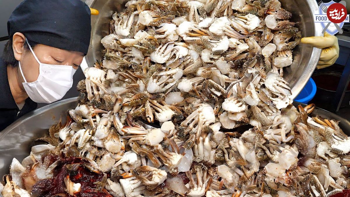 ببینید؛ غذای خیابانی در کره؛ پخت غذاهای مختلف با ماهی، صدف و بادمجان در سئول