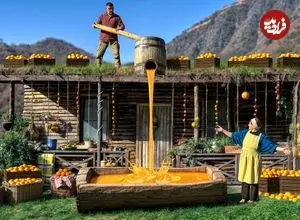 ببینید| غذای روستایی در آذربایجان؛ تهیه آب پرتقال با کمک بشکه و تهیه شربت