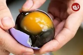 ببینید| غذای خیابانی در تایلند؛ تهیه خوراک با پای اردک، سبزیجات و تخم اردک در بانکوک