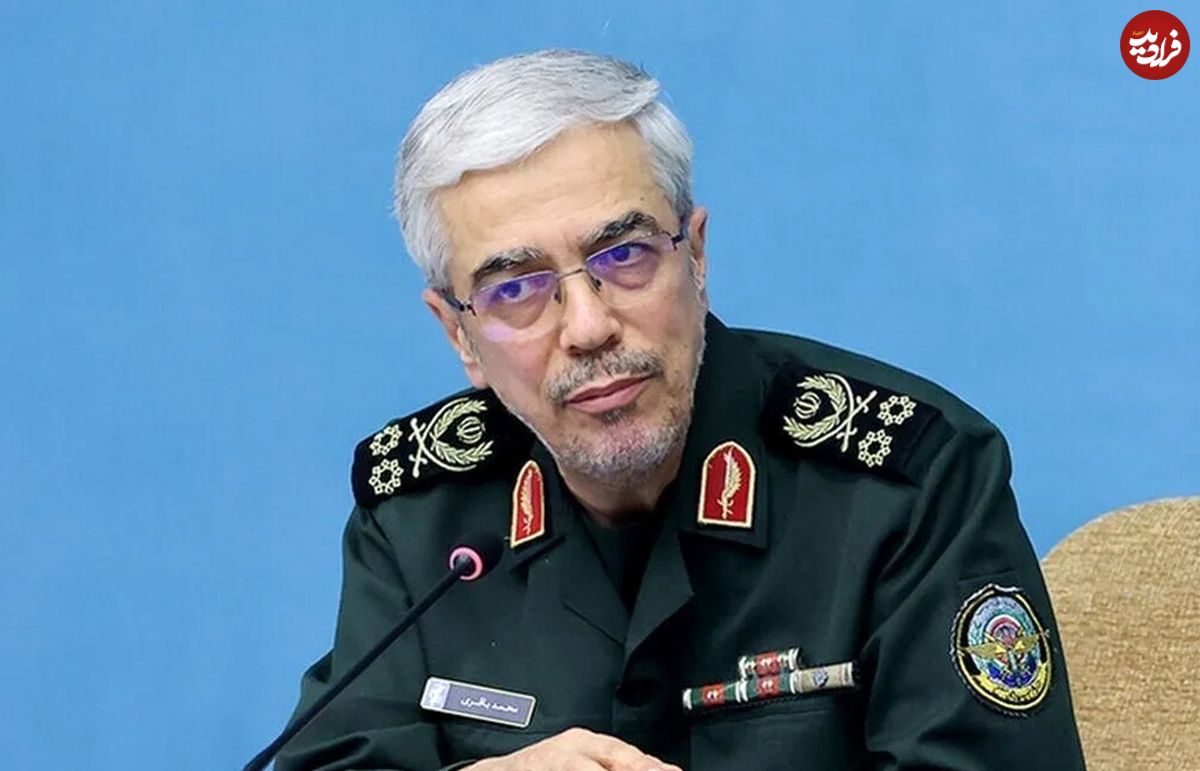 عکس؛ سفر به تاریخ؛ «سرلشکر باقری و دخترش فرشته» در سفر به اصفهان در کاخ چهل ستون