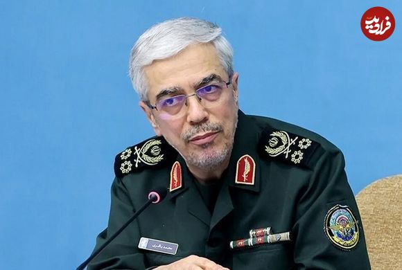 عکس؛ سفر به تاریخ؛ «سرلشکر باقری و دخترش فرشته» در سفر به اصفهان در کاخ چهل ستون 