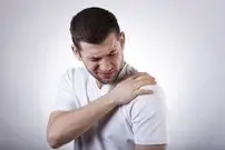 ۳ دلیل مهم که بی‌دلیل بدن‌ درد می‌گیریم