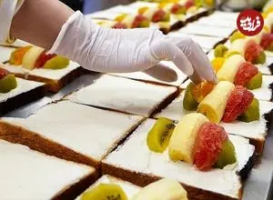 ببینید| غذای خیابانی در کره؛ تهیه ساندویچ میوه ای با خامه و نان تست در سئول