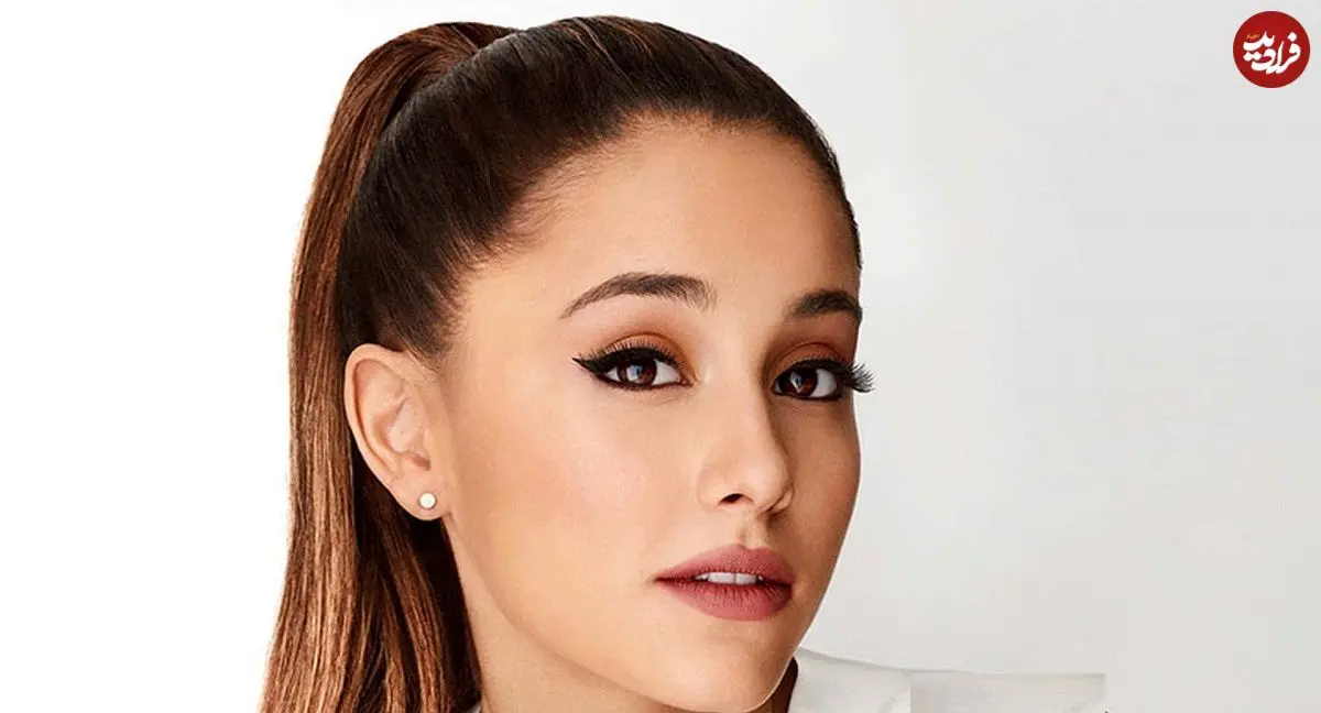 عکس| سفر در زمان؛ «آریانا گرانده 15 ساله» در میدان تایمز نیویورک؛ سال 1387