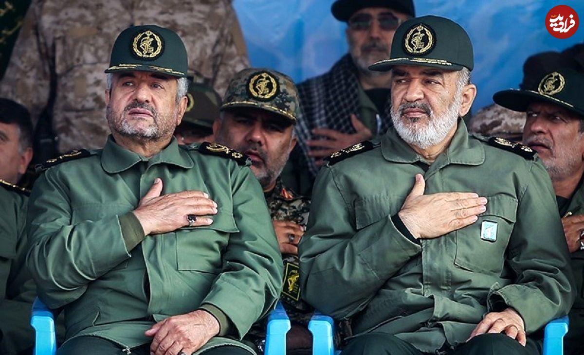 عکس؛ سفر در زمان؛ لحظه اعطای درجه سرلشکری به عزیز جعفری، فرمانده پیشین سپاه؛ سال 86