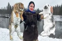 ببینید| غذای روستایی در اوکراین؛ پخت یک غذای خاص با خرگوش در هوای برفی 
