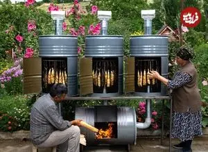 ببینید| غذای روستایی در آذربایجان؛ دودی کردن ماهی ماکرل در بشکه