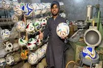 ببینید| مراحل دیدنی تولید انبوه و دستی توپ فوتبال در پاکستان