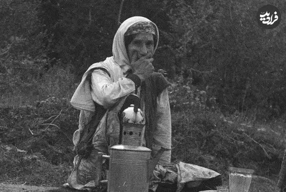 عکس| سفر زمان؛ «زن و شوهر گیلانی» با قوری و سماور در جنگل؛ 91 سال قبل