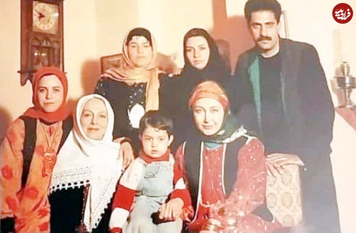 عکس| سفر به تاریخ؛ شوخی «خانمبس» (کتایون ریاحی) با «شیرین» در پشتصحنه «پس از باران»