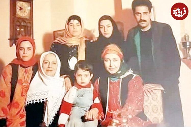 عکس| سفر به تاریخ؛ شوخی «خانمبس» (کتایون ریاحی) با «شیرین» در پشتصحنه «پس از باران»