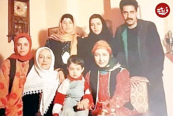 عکس| سفر به تاریخ؛ شوخی «خانمبس» (کتایون ریاحی) با «شیرین» در پشتصحنه «پس از باران»