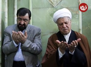 عکس؛ سفر به تاریخ؛ «هاشمی رفسنجانی و محسن رضایی» در حال بررسی نقشۀ عملیات در جبهه
