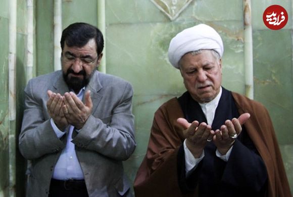 عکس؛ سفر به تاریخ؛ «هاشمی رفسنجانی و محسن رضایی» در حال بررسی نقشۀ عملیات در جبهه