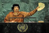 ببینید؛ سفر در زمان؛ وقتی قذافی منشور ملل متحد پاره و به سمت دبیر کل پرت کرد!