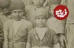 عکس| سفر زمان؛ عکس یادگاری «بچه‌های تهران» در دوران ناصرالدین شاه