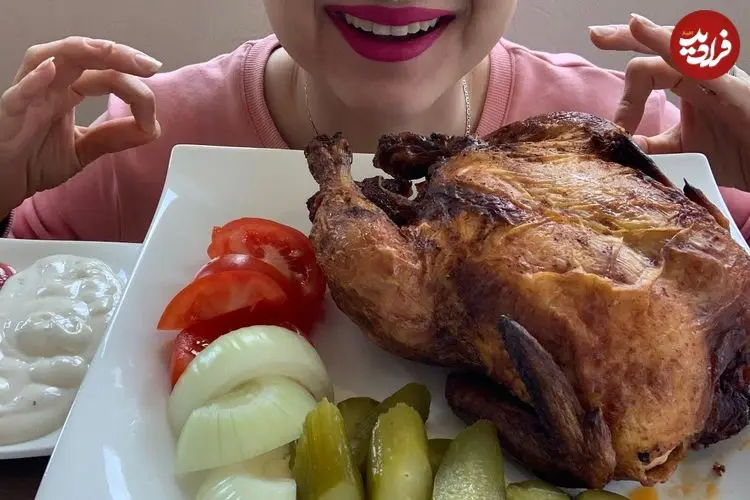 ببینید| غذا خوردن با صدا؛ خوردن یک مرغ کامل بریان به روش دختر جوان سوئدی