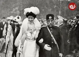 عکس| سفر به تاریخ؛ عکس یادگاری «زن‌های مظفرالدین شاه» در حیاط قصر