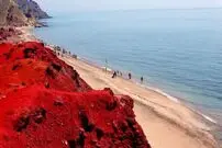 تصاویر؛ چهره‌ی رنگی هرمز در حال محو شدن؛ سرنوشت خاک سرخ هرمز چه می‌شود؟