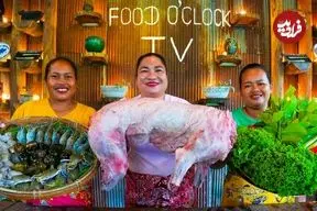 ببینید| غذای روستایی در سنگاپور؛ پخت بز کامل پرشده با میگو، خرچنگ، حلزون و اختاپوس