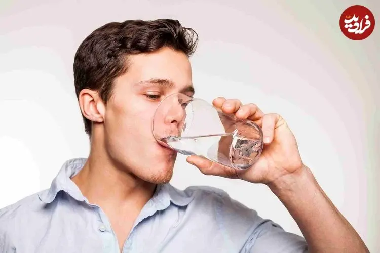 حتی اگر تشنه نیستید، این ۶ علامت می‌گوید بدن‌تان آب می‌خواهد!