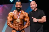 (ویدئو) صف بلند انگلیسی ها برای عکس یادگاری گرفتن با هادی چوپان