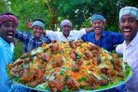 ببینید؛ غذای روستایی در هند؛ پخت بریانی با 200 عدد بلدرچین در طبیعت روستا