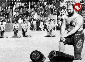 عکس| سفر در زمان؛ «محمدعلی کلی» در کنار «شعبان بی مخ» در زورخانه در تهران؛ سال 55