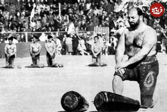 عکس| سفر در زمان؛ «محمدعلی کلی» در کنار «شعبان بی مخ» در زورخانه در تهران؛ سال 55