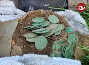 دو کوزه پر از سکّه‌های روم باستان؛ بزرگترین گنج ولز پیدا شد