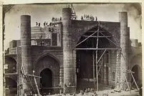 جادوی معماری در سپهسالار، داربست‌هایی با کاه و یونجه