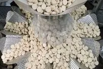 ببینید؛ مراحل تماشایی تولید عصاره گوشت با 16 ماده طبیعی در کره جنوبی