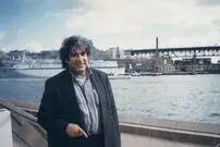 عکس| سفر زمان؛ «نعمت الله آغاسی» در کنار فرزندان و در خانه شخصی اش؛ دهه 50