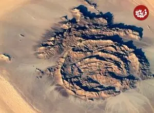 ساختاری شگفت‌انگیز در دل صحرا که نقاشی‌های باستانی را در خود جای داده است