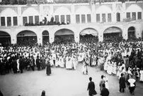 صفویان یا قاجارها، کدام‌یک به آیین‌های مذهبی بیشتر اهمیت می‌دادند؟