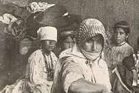 عکس| سفر به ایران قدیم؛ زن‌های ارمنی دوران قاجار کنار تنور در حال پختن نان