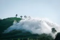 (تصاویر) ساخت «ابری‌ترین» چایخانۀ جهان در چین؛ نوشیدن چای با طعم بودیسم!