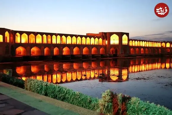 عکس| سفر به ایران قدیم؛ زن اروپایی و سگش در کنار زاینده‌رود و پل خواجو؛ 115 سال قبل