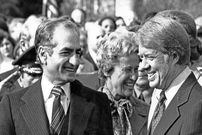 عکس؛ سفر در زمان؛ دیدار «ثریا و محمدرضا پهلوی با دکتر مصدق»؛ سال 1331
