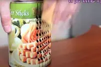 (ویدئو) چگونه با قوطی کنسرو یک رنده برای گوجه، پنیر و سیب زمینی بسازیم؟