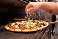 ببینید| غذای خیابانی در آمریکا؛ تهیه پیتزای گوجه فرنگی در نیوجرسی