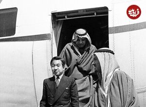 عکس؛ سفر در زمان؛ «پادشاه عربستان در حال نشان دادن شاهین هایش به امپراتور ژاپن»؛ سال 1359