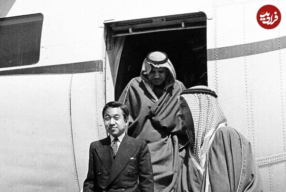 عکس؛ سفر در زمان؛ «پادشاه عربستان در حال نشان دادن شاهین هایش به امپراتور ژاپن»؛ سال 1359