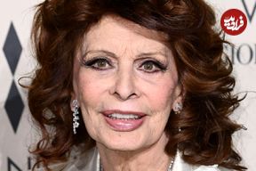 عکس| سفر در زمان؛ سوفیا لورن در حال خوردن اسپاگتی در یک رستوران در ایتالیا؛ سال 1331