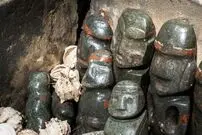 گنجینۀ مجسمه‌های سنگی 500 ساله از زیر خاک بیرون آمد